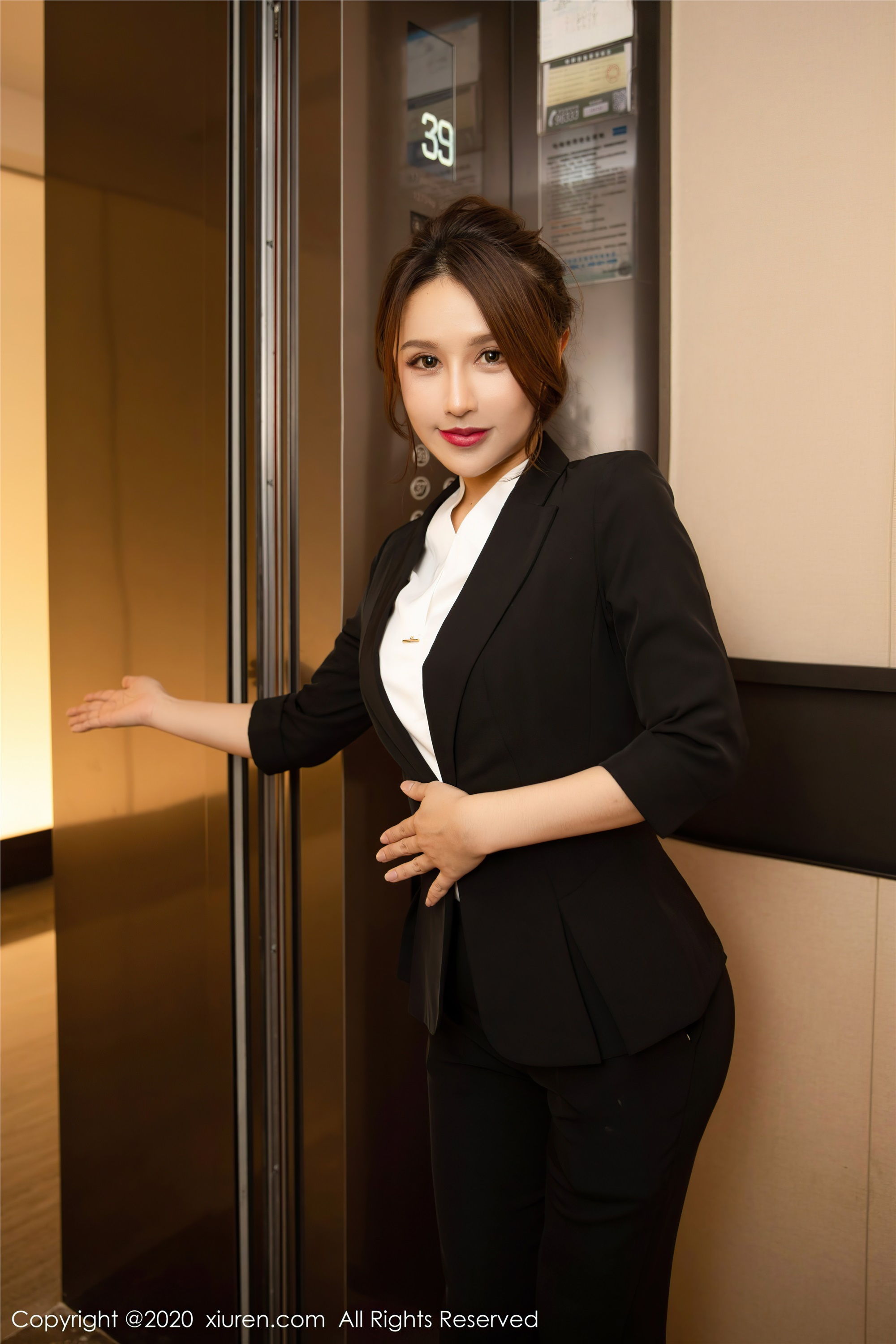 秀人网美媛馆 2020-09-21 Vol.2580 徐安安